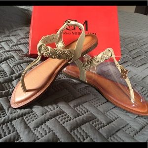 Chelsea Moreland sandal